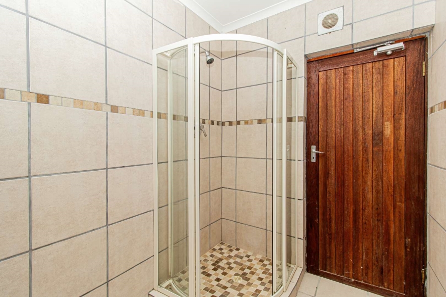 To Let 5 Bedroom Property for Rent in Hersham Western Cape